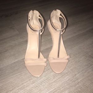 8 1/2 Vince Camuto beige with silver heels